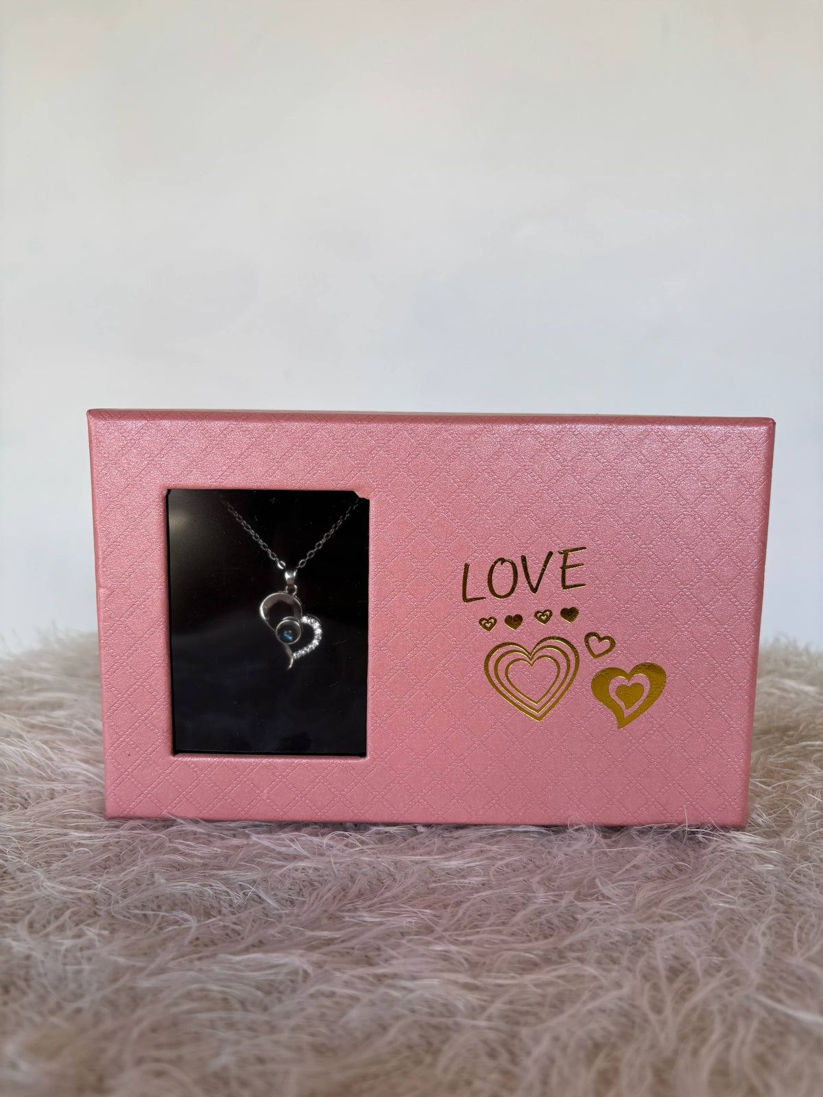 Collar “Te Amo” en 100 Idiomas + Caja de Rosas Rosada ❤️🌹✨