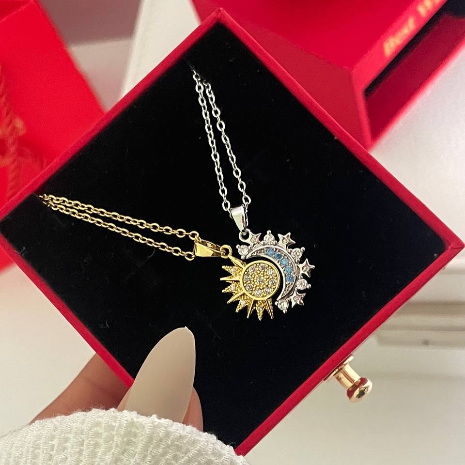 Collar Dúo Sol y Luna + Caja de Regalo ☀️🌙✨