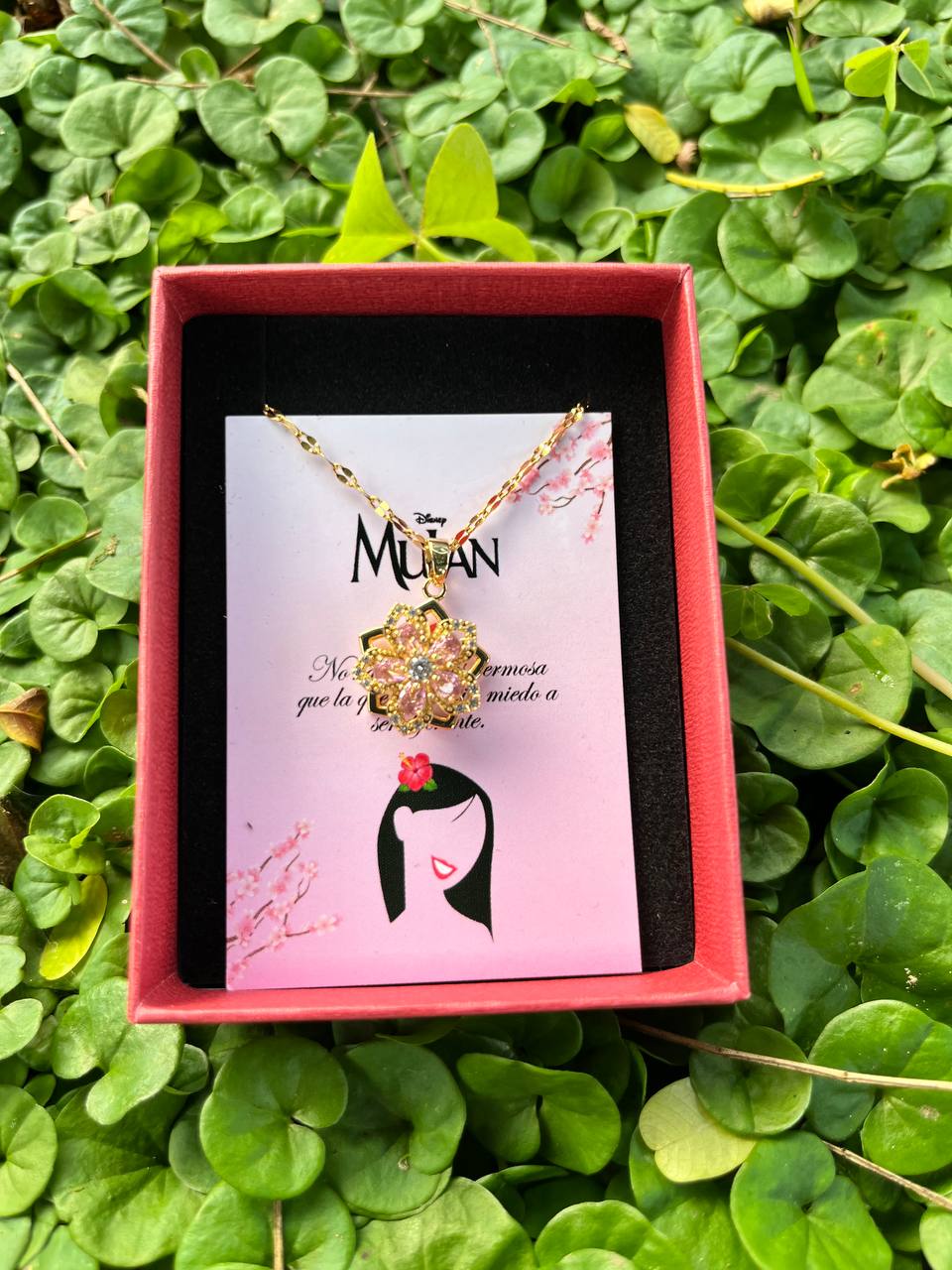 Collar Flor Rosada + Caja de Regalo 🌸✨