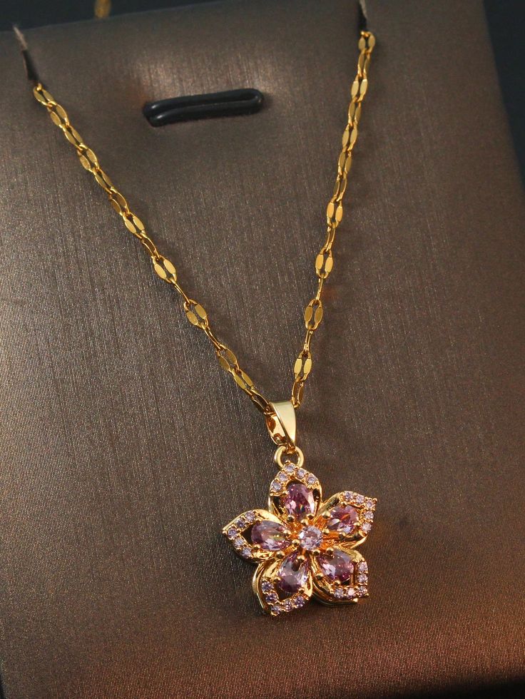 Collar Flor Rosada + Caja de Regalo 🌸✨