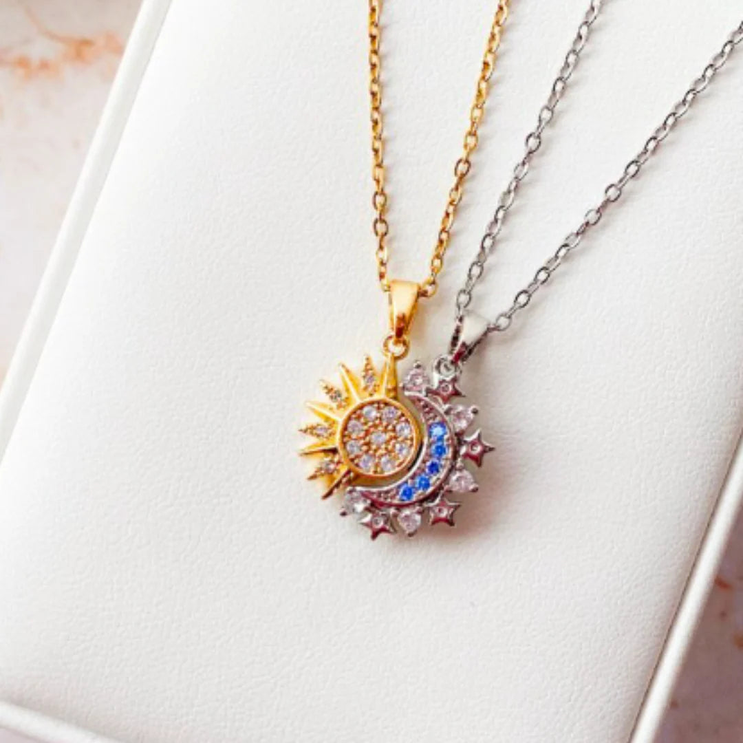 Collar Dúo Sol y Luna + Caja de Regalo ☀️🌙✨