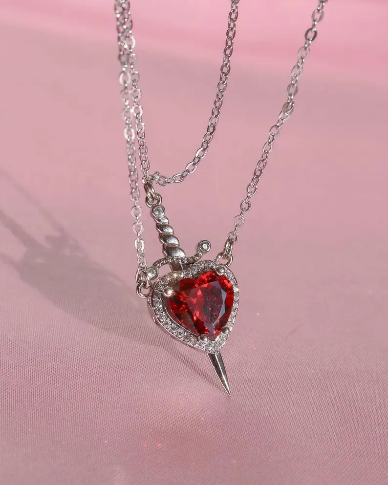 Collar Espada Corazón Pareja + Caja de Regalo ⚔️❤️✨