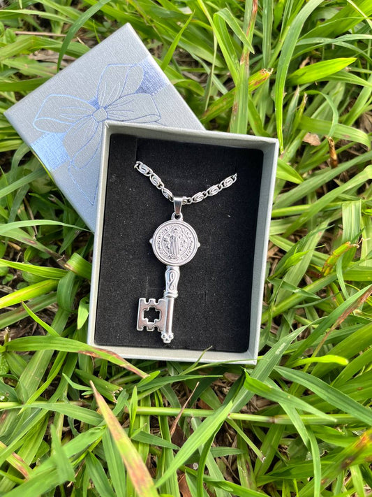 Collar Llave San Benito Amuleto + Caja de Regalo ✨🙏🔑