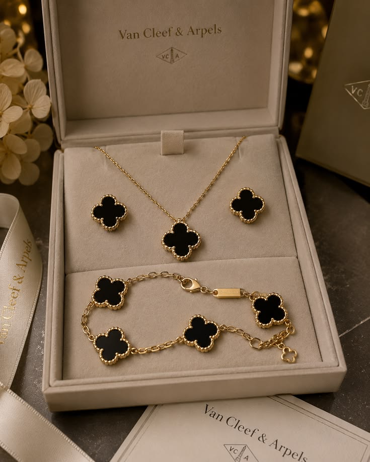 Set Van Cleef + Caja de Rosas 🍀🌹✨🎁