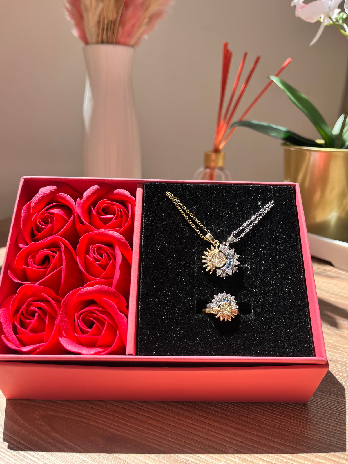 Set Eclipse Total + Caja de Rosas ☀️🌙💍✨🌹