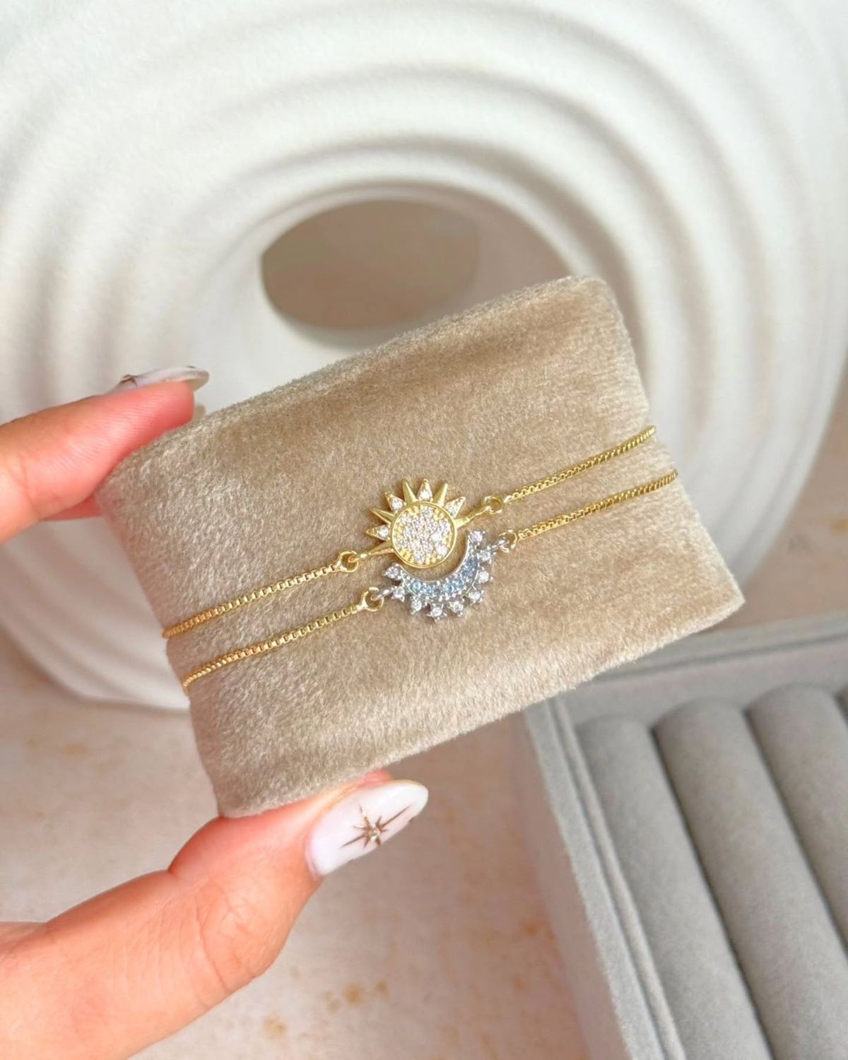 Pulsera Dúo Sol y Luna + Caja de Regalo ☀️🌙✨